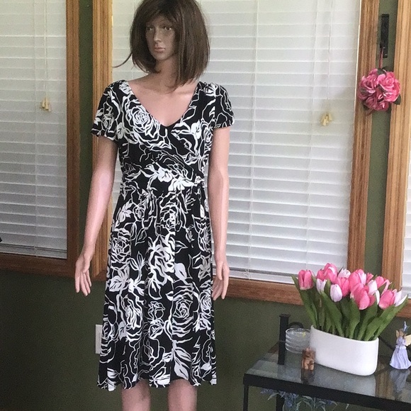 ✅Final Reduced Price✅Pretty Bobbie Bee Dress - Picture 1 of 9